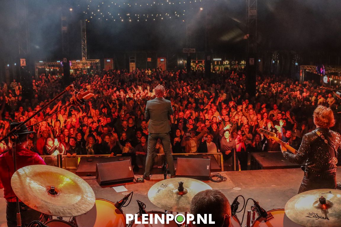 BOUKE & THE ELVIS MATTERS BAND    (11)